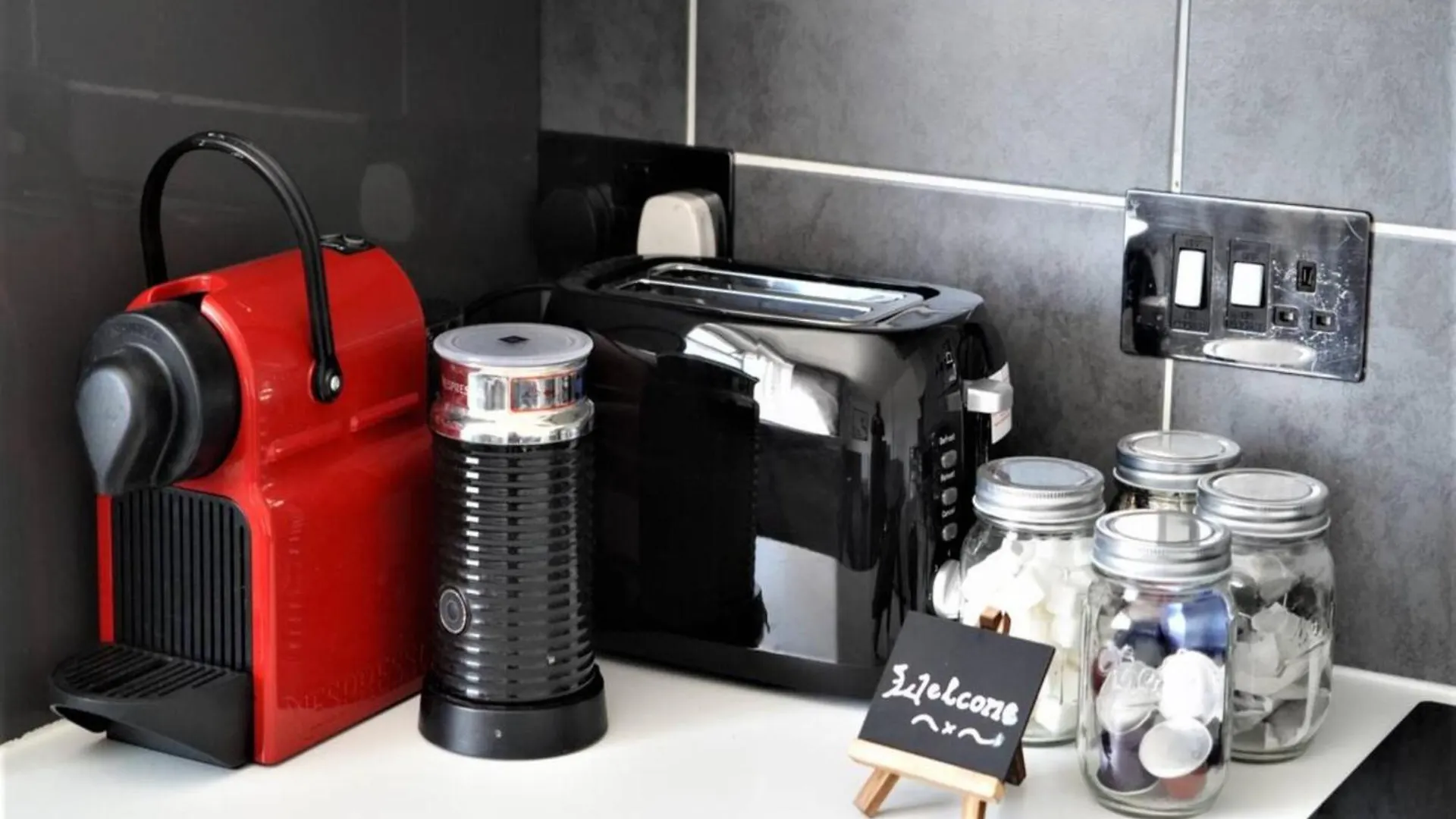Apartment Newly Renovated Ideally Situated 2 Bedroom Flat Bournemouth