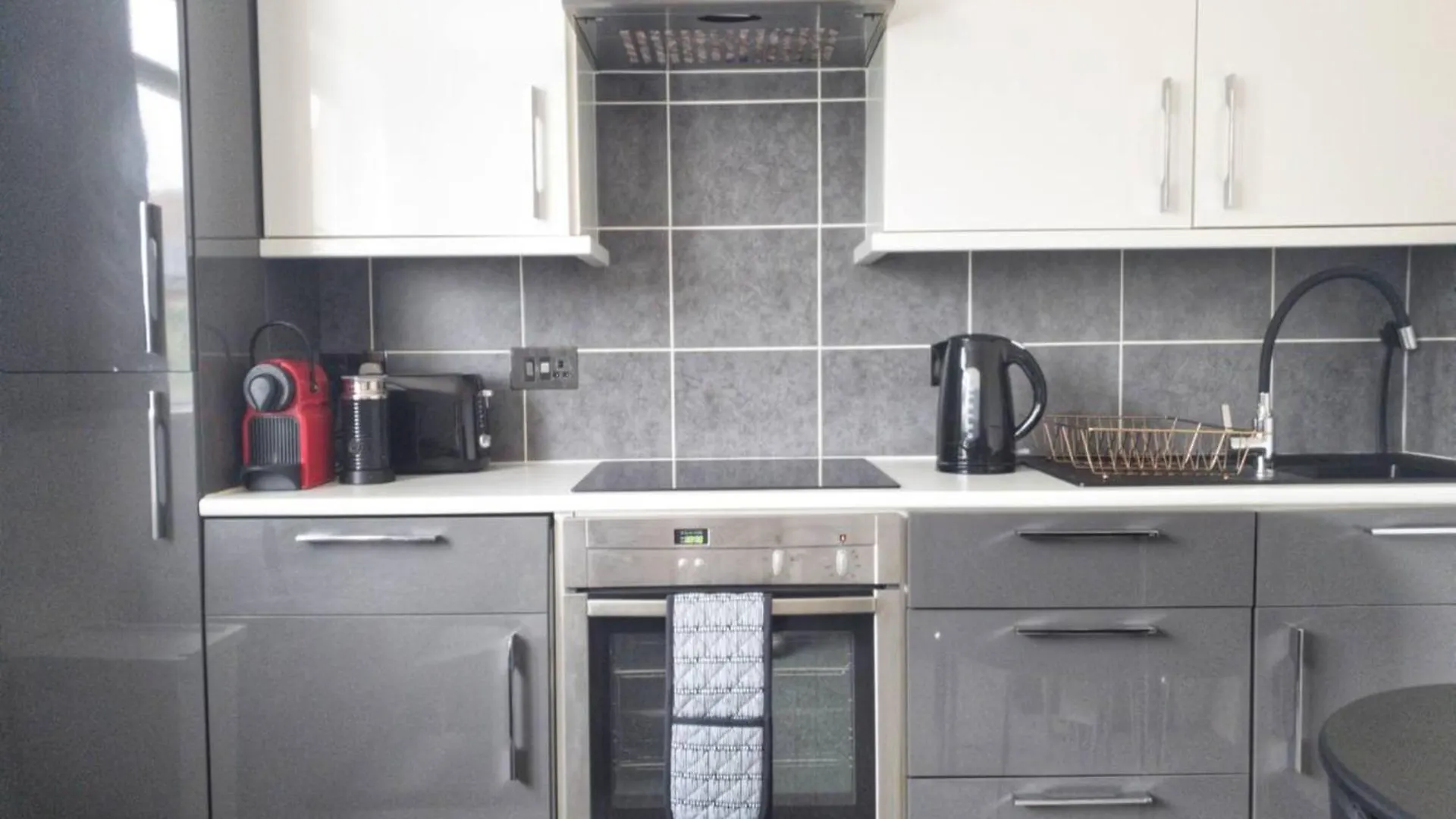Newly Renovated Ideally Situated 2 Bedroom Flat Bournemouth 0*,