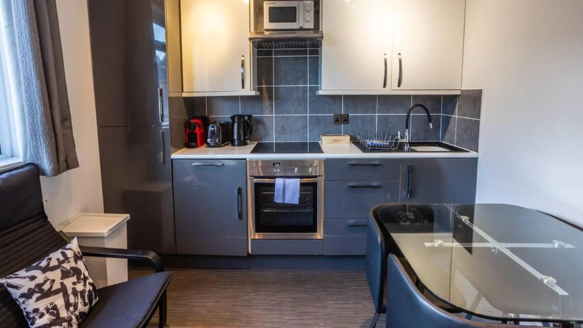 Apartment Newly Renovated Ideally Situated 2 Bedroom Flat Bournemouth