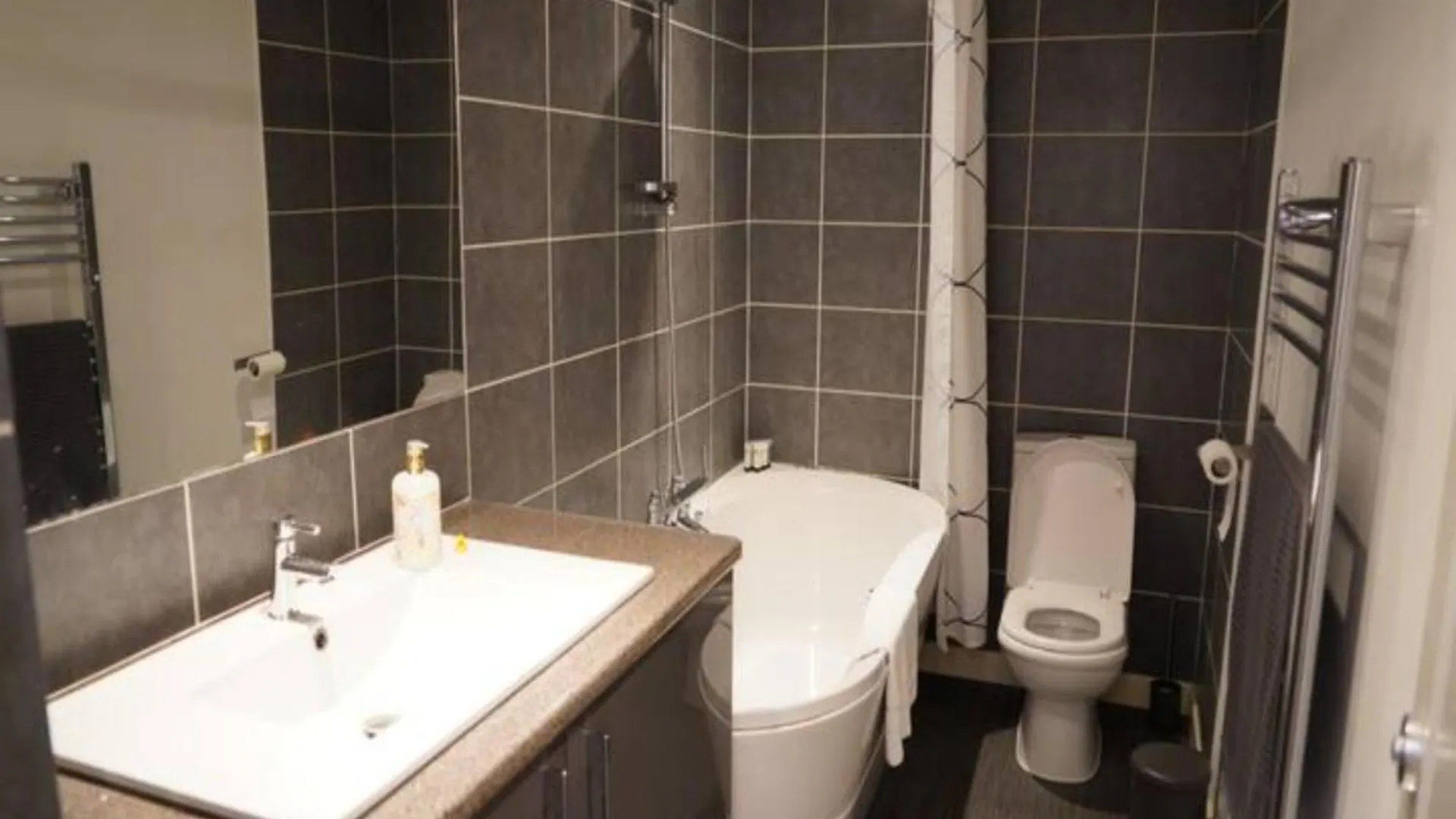 Apartment Newly Renovated Ideally Situated 2 Bedroom Flat Bournemouth